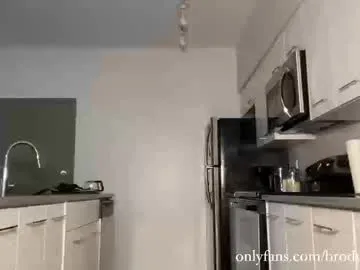 Olsuh – webcam model profile photo Image 17