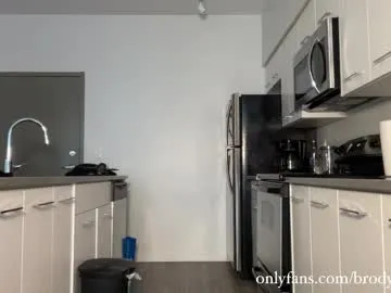 Olsuh – webcam model profile photo Image 5