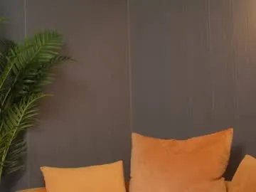 NikolJhones – webcam model profile photo Image 15