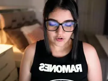 sashapearl23 – webcam model profile photo Image 15