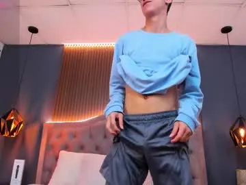 R0422 – webcam model profile photo Image 14