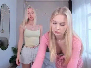 DenLina – webcam model profile photo Image 14