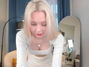 DenLina – webcam model profile photo Image 16