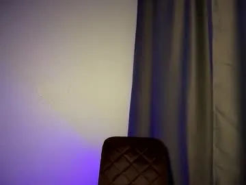 curlytwinkboy – webcam model profile photo Image 16