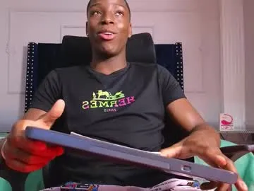 Perfektra – webcam model profile photo Image 19