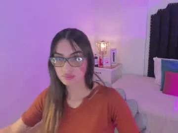 LauraFord – webcam model profile photo Image 11