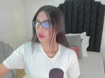 LauraFord – webcam model profile photo Image 7