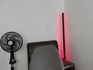 LiaBoston – webcam model profile photo Image 16