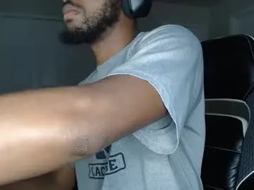 PeachBloom – webcam model profile photo Image 14