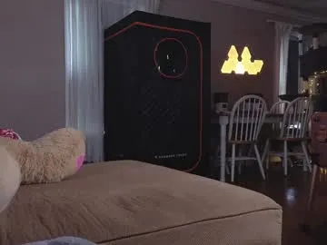 AmelieWilliams – webcam model profile photo Image 2