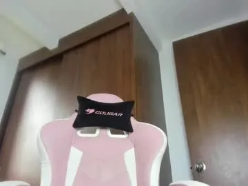 AishaAguilar – webcam model profile photo Image 19