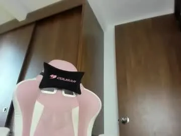 AishaAguilar – webcam model profile photo Image 5