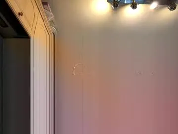 CurlyBloom – webcam model profile photo Image 16