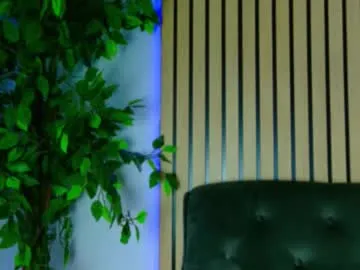 ArianaSole – webcam model profile photo Image 2