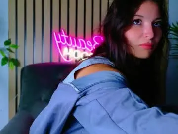 ArianaSole – webcam model profile photo Image 4