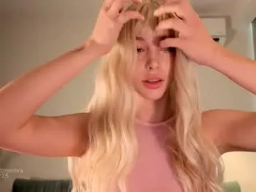 RoxanaMitchell – webcam model profile photo Image 11