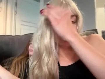 RoxanaMitchell – webcam model profile photo Image 2