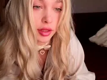 RoxanaMitchell – webcam model profile photo Image 3