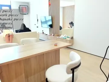 AishaLeclerc – webcam model profile photo Image 15