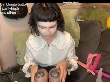 ZoeMurphy – webcam model profile photo Image 5