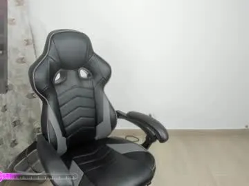 Maxinekinky – webcam model profile photo Image 2