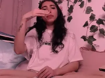 AlannaWeest – webcam model profile photo Image 16