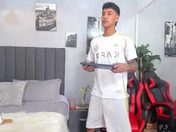 PeachBloom – webcam model profile photo Image 13