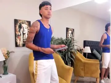 PeachBloom – webcam model profile photo Image 15