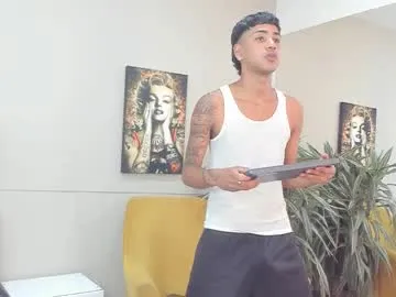 PeachBloom – webcam model profile photo Image 17