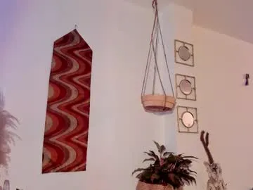 Luna_Kitanna – webcam model profile photo Image 14