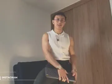 Perfektra – webcam model profile photo Image 4