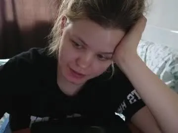 Daphne_Beaumont – webcam model profile photo Image 9