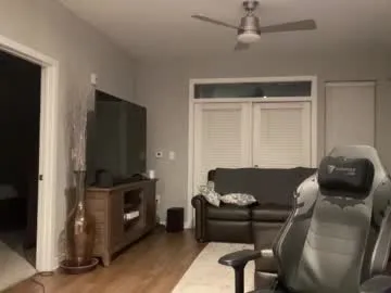 wentbrokeonstrippers – webcam model profile photo Image 4