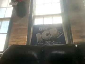 AnnyReina – webcam model profile photo Image 11