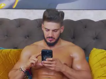 R0422 – webcam model profile photo Image 15