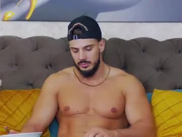 R0422 – webcam model profile photo Image 8