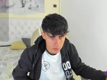 JulyWood – webcam model profile photo Image 2