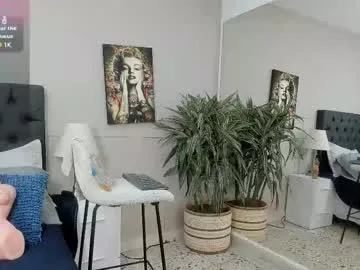 LoraDevine – webcam model profile photo Image 19