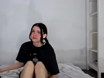 adelineefoxxx – webcam model profile photo Image 10