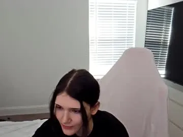 adelineefoxxx – webcam model profile photo Image 11