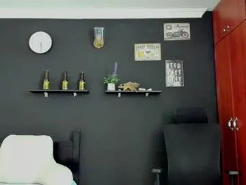 NaughtyNinaX – webcam model profile photo Image 7