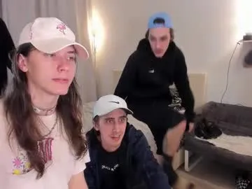 Olsuh – webcam model profile photo Image 11