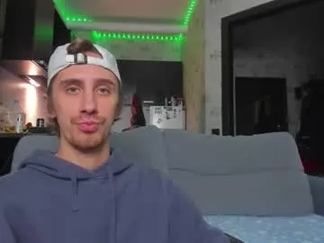 Olsuh – webcam model profile photo Image 15