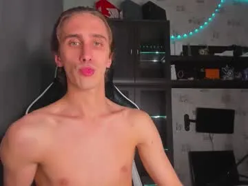 Olsuh – webcam model profile photo Image 18