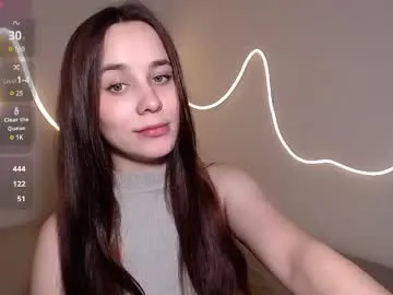 KiraHill – webcam model profile photo Image 4