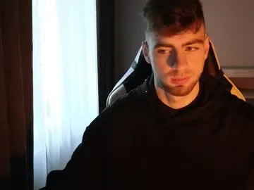 max04 – webcam model profile photo Image 9