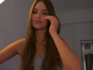 DenLina – webcam model profile photo Image 11