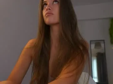 DenLina – webcam model profile photo Image 12