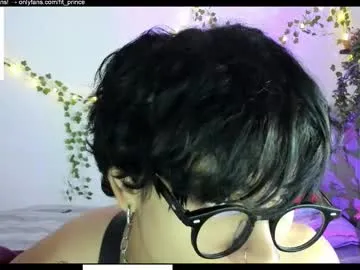 R0422 – webcam model profile photo Image 11