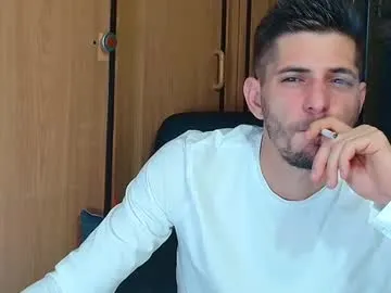 Olsuh – webcam model profile photo Image 11